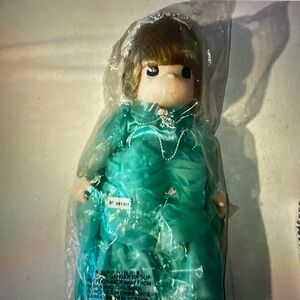 Victoria Limited 1st Edition Pearls and Lace Precious Moments